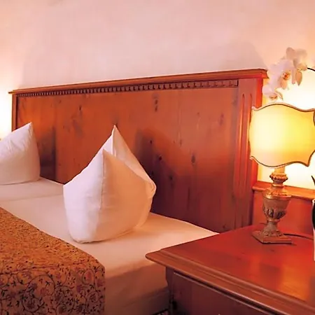 Landgasthof & Jagdhof فندق